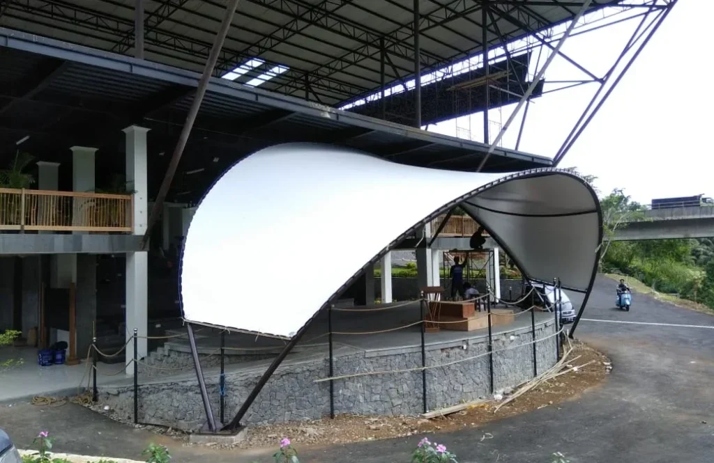 Kanopi Membran Minimalis untuk Hunian Modern